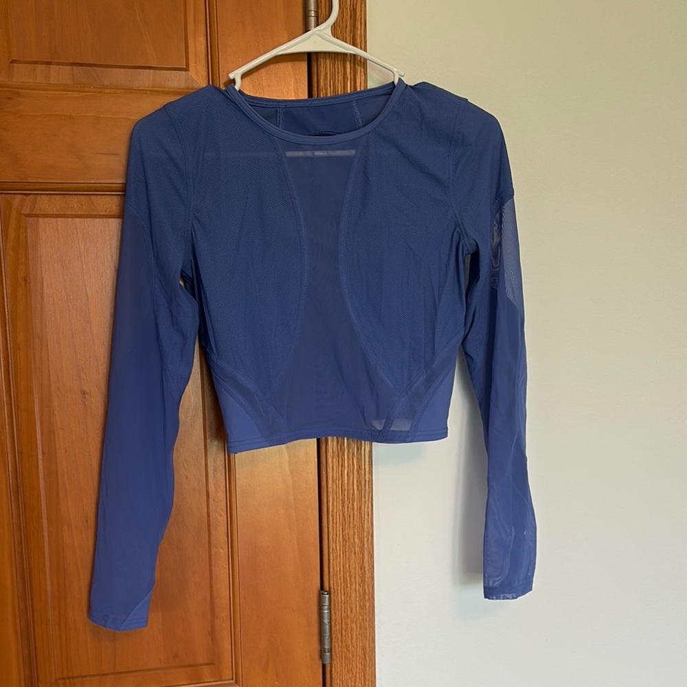 Lululemon Athletica Blue Fitted Crop Blouse